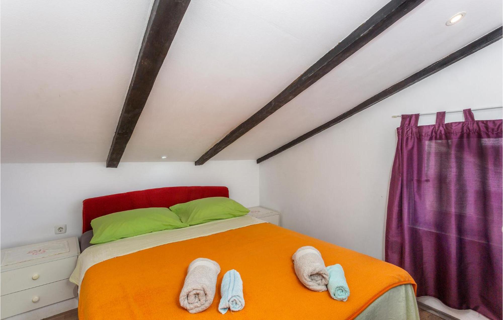 2 Bedroom Amazing Apartment In Njivice Eksteriør bilde